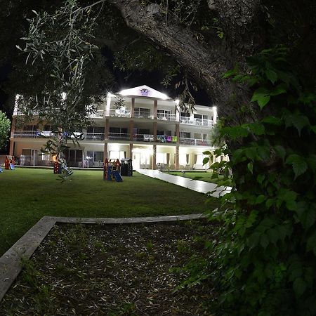 Crown Hotel เนอา สกีโอนี ภายนอก รูปภาพ
